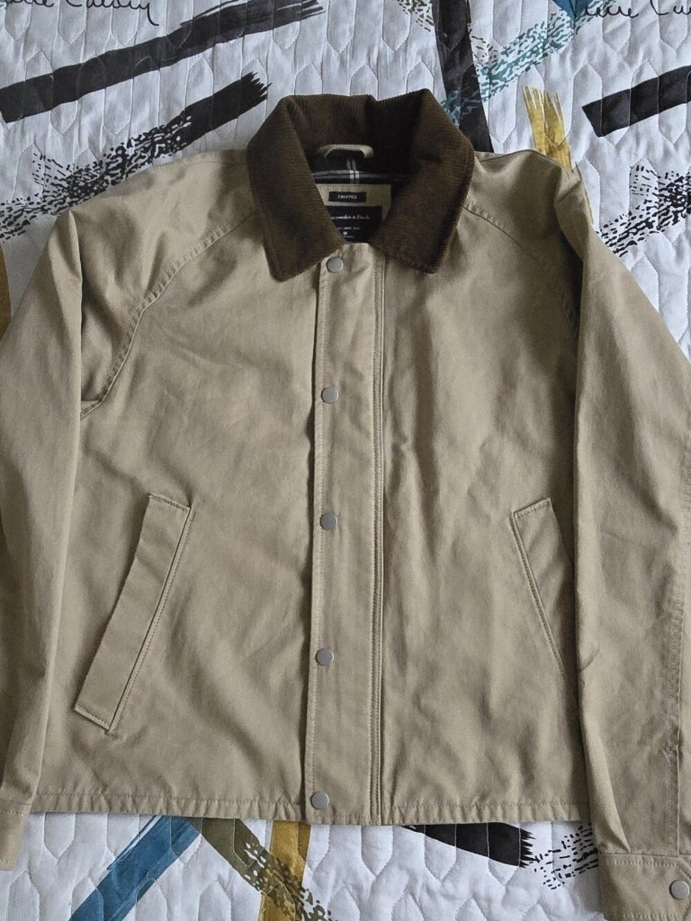 Abercrombie & Fitch — Lightweight Cropped Barn Jacket